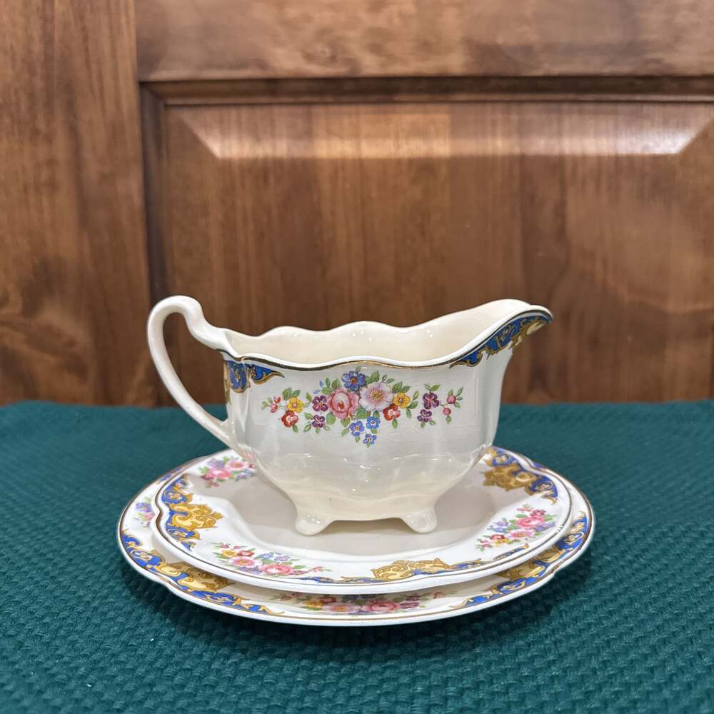 Johnson Brothers Pareek Eastbourne Gravy Boat with Attached Underplate